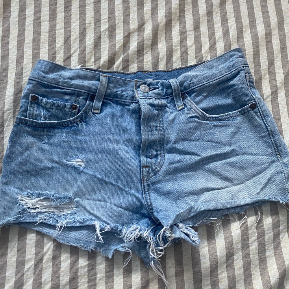 Levi Distressed shorts size 27
